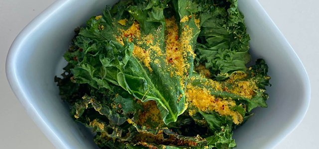 Faux Cheesy Kale Chips
